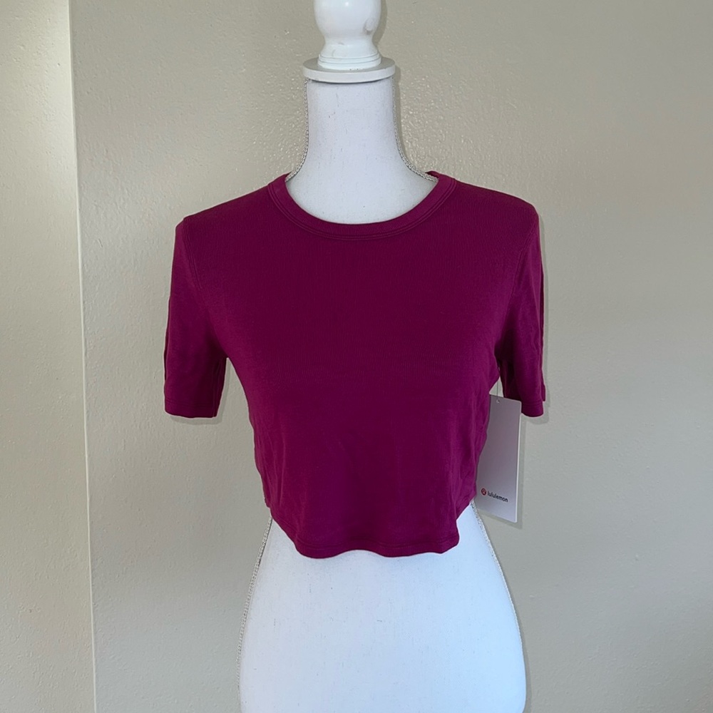 NWT Lululemon Cropped Tee